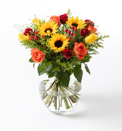 Fairtrade rosebukett med solsikker Fairtrade rosebukett med solsikker